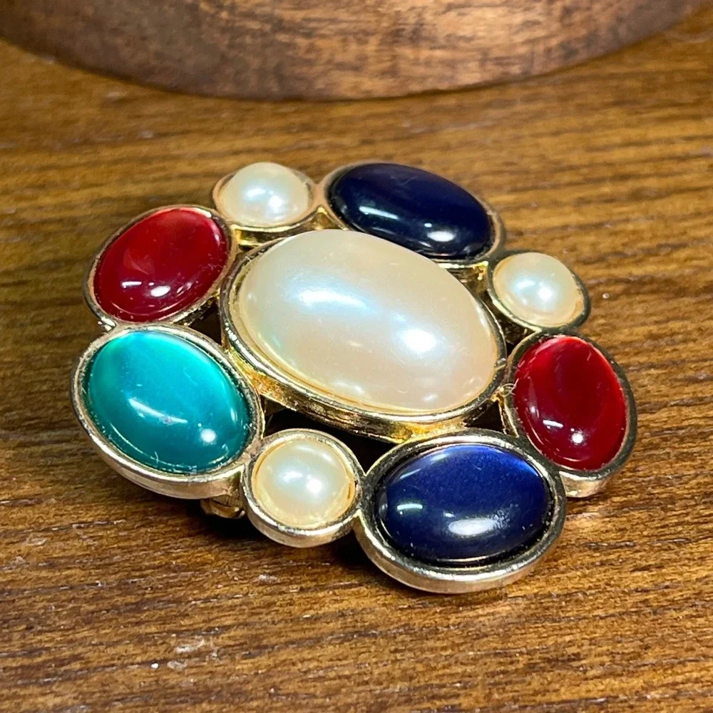 Vtg Avon Multi Color Cabochon Faux Pearl Gold Tone Cluster Brooch Pin